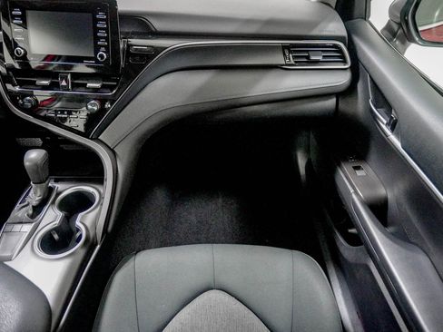Used 2022 Toyota Camry LE image 29
