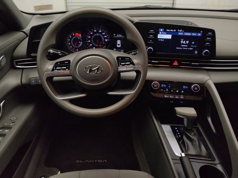 Used 2021 Hyundai Elantra SEL w/ Cargo Package FWD image 22