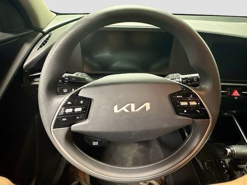 Used 2025 Kia Niro LX FWD image 11