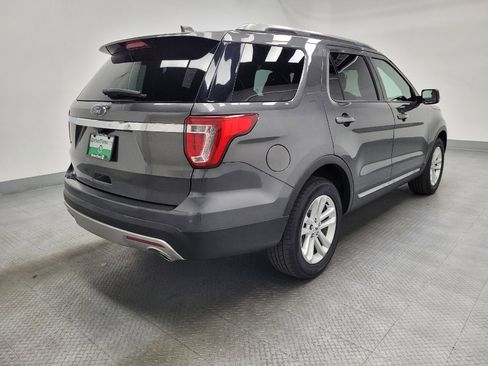 Used 2017 Ford Explorer XLT image 9