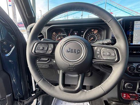 Certified 2025 Jeep Gladiator Rubicon image 24