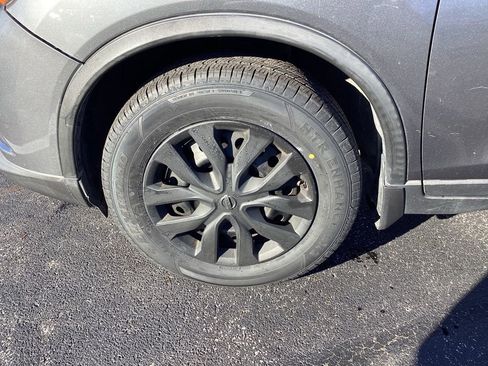 Used 2016 Nissan Rogue S w/ Appearance Package image 27