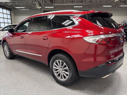 Used 2023 Buick Enclave Essence image 5