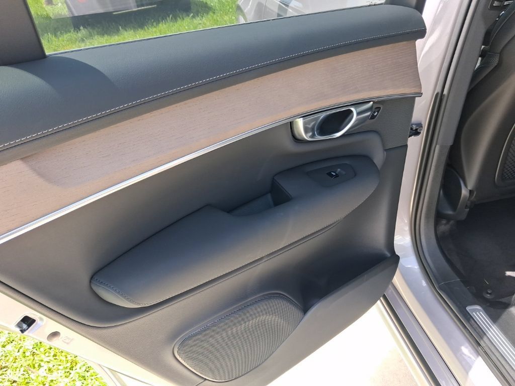 Certified 2026 Volvo XC90 B6 Plus AWD/4WD image 11