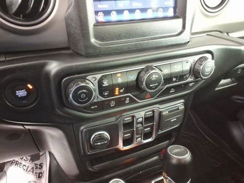 Used 2022 Jeep Gladiator Mojave AWD/4WD image 21