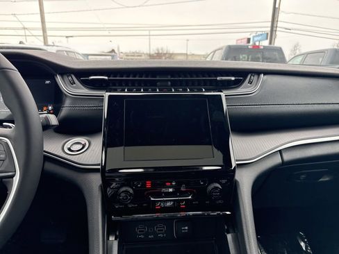 New 2025 Jeep Grand Cherokee 4WD image 21