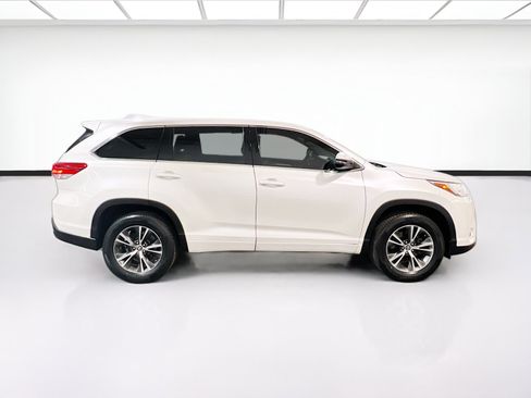 Used 2017 Toyota Highlander LE FWD image 23