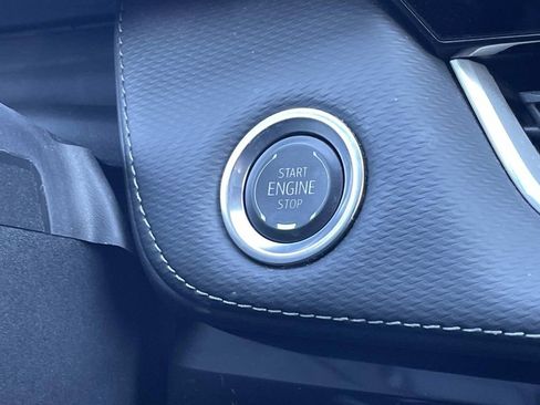 Used 2025 Chevrolet Equinox LT w/ Convenience Package II image 24