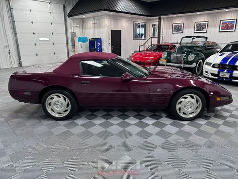 Used 1993 Chevrolet Corvette Convertible RWD image 13