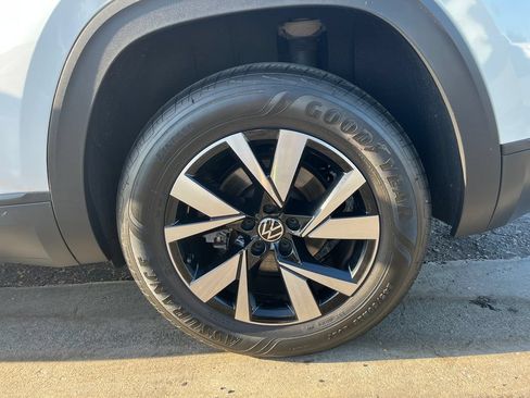 Used 2023 Volkswagen Atlas Cross Sport SE FWD image 32