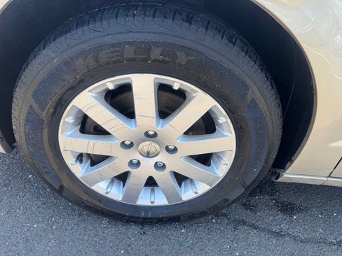 Used 2014 Chrysler Town & Country Touring FWD image 16
