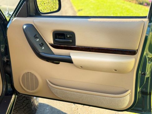 Used 2001 Jeep Cherokee Limited image 23