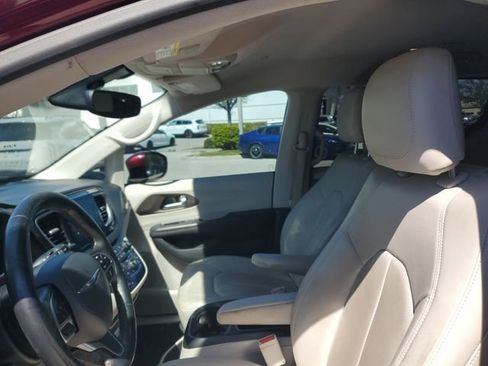 Used 2019 Chrysler Pacifica Touring-L Plus image 14