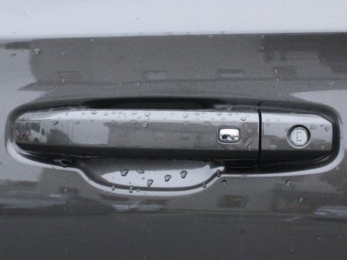 Used 2021 Chevrolet Tahoe Z71 image 9