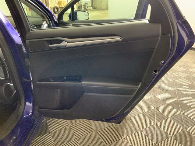 Used 2015 Ford Fusion SE FWD image 28