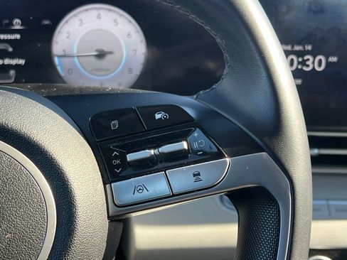 Certified 2024 Hyundai Elantra Limited image 30