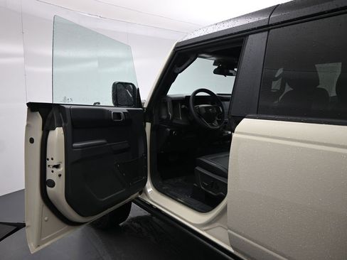 New 2026 Ford Bronco Badlands image 8