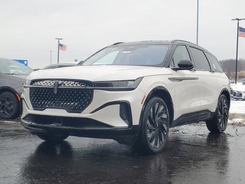 New 2026 Lincoln Nautilus Reserve w/ Jet Appearance Package image 2