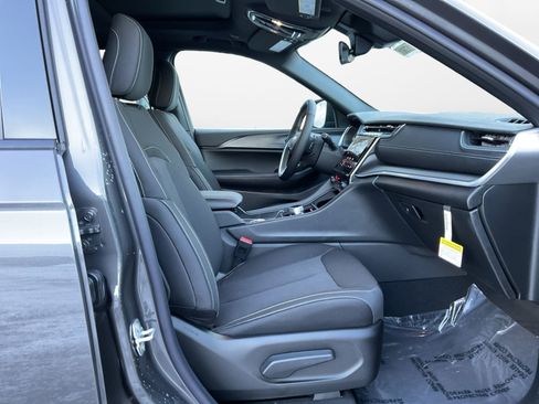 New 2025 Jeep Grand Cherokee Laredo X w/ Luxury Tech Group I image 15