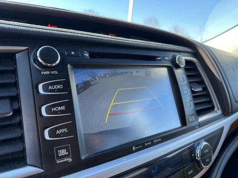 Used 2017 Toyota Highlander Limited image 29