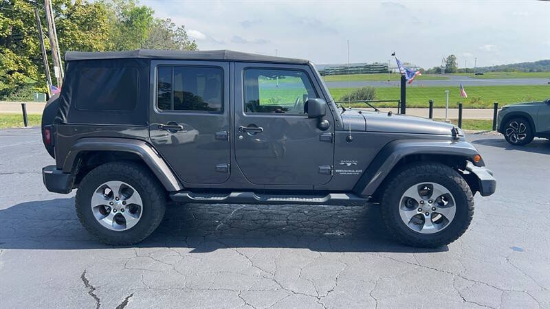 Used 2017 Jeep Wrangler Unlimited Sahara w/ Connectivity Group AWD/4WD image 1