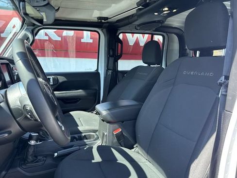 Used 2023 Jeep Gladiator Overland AWD/4WD image 11