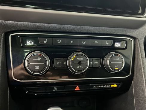 Used 2022 Volkswagen Atlas Cross Sport SEL R-Line AWD/4WD image 16