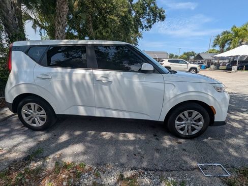 Used 2022 Kia Soul LX FWD image 8