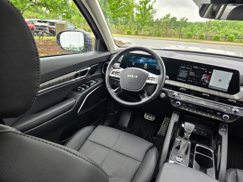 Used 2025 Kia Telluride SX w/ SX Captain's Chair Package AWD/4WD image 9