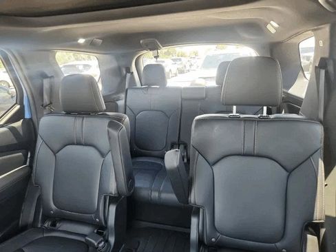 Used 2025 Honda Pilot TrailSport image 7