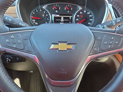 Used 2018 Chevrolet Equinox Premier image 16