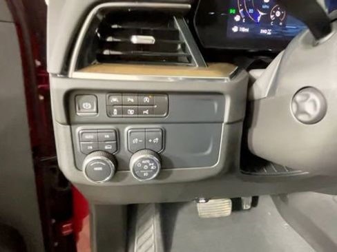 Used 2025 Chevrolet Tahoe High Country AWD/4WD image 21
