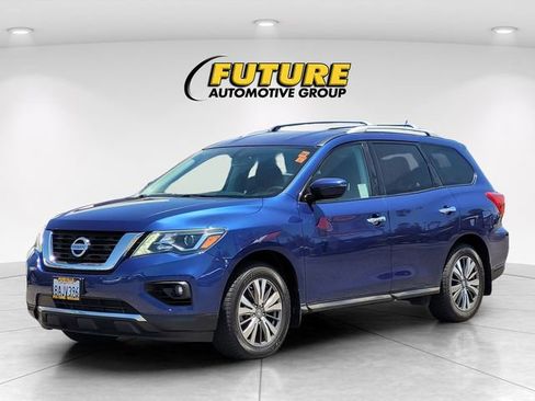Used 2017 Nissan Pathfinder SV w/ SV Cold Weather Package FWD image 5