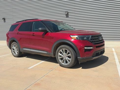 Used 2021 Ford Explorer XLT w/ Equipment Group 202A AWD/4WD image 1