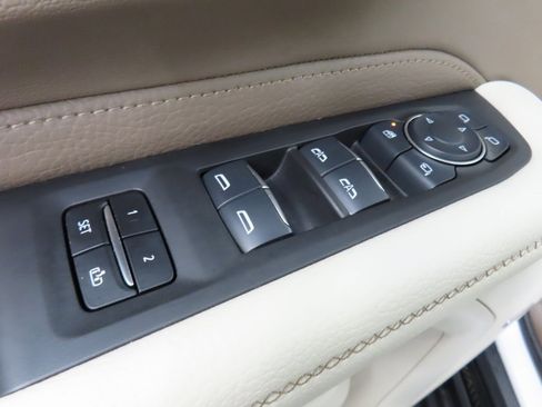 Used 2024 GMC Yukon Denali image 71