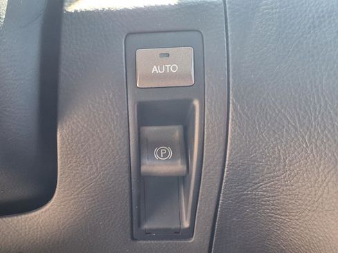 Used 2011 Lexus LS 460 L w/ Luxury Pkg RWD image 23