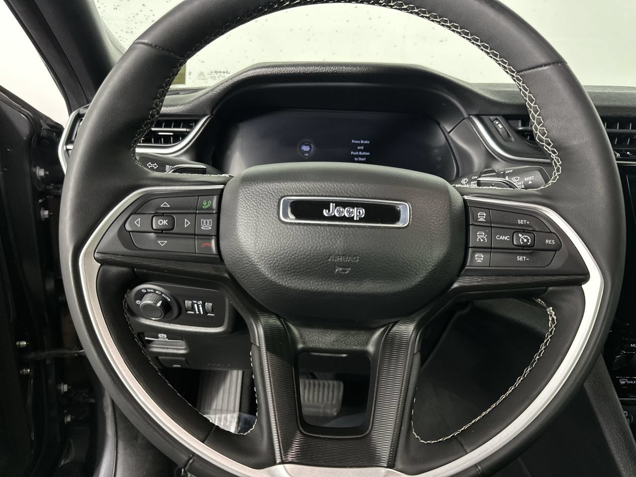 Used 2025 Jeep Grand Cherokee L Altitude RWD image 9