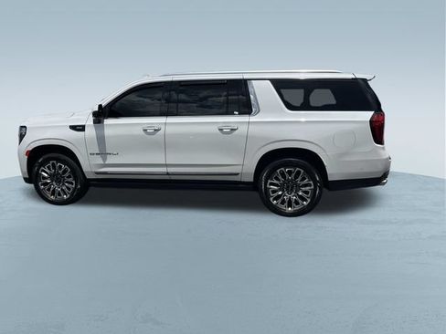 Used 2023 GMC Yukon XL Denali Ultimate AWD/4WD image 8