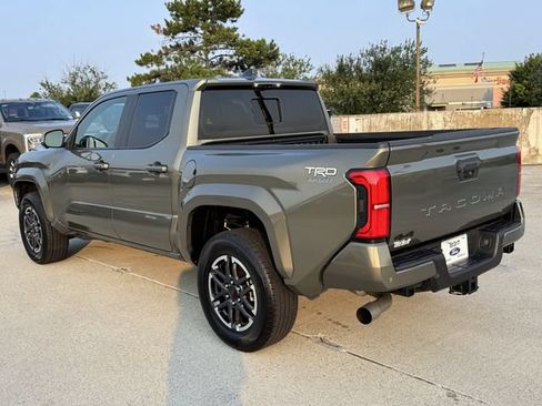 Used 2025 Toyota Tacoma TRD Sport w/ TRD Sport Premium Package AWD/4WD image 12