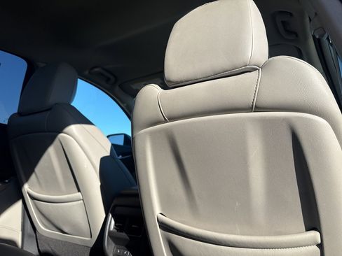 Used 2021 Cadillac XT4 Luxury w/ Cold Weather Package image 31