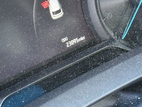 Used 2024 Toyota Venza XLE image 4