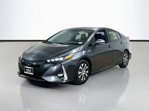 Used 2021 Toyota Prius Prime Limited FWD image 3