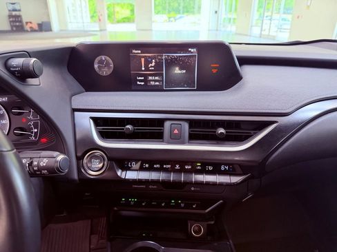 Certified 2022 Lexus UX 200 w/ Premium Package FWD image 24