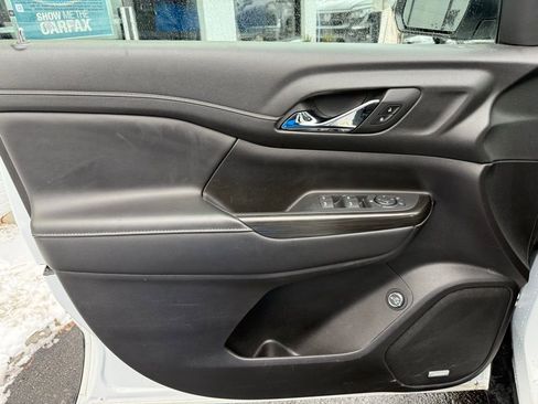 Used 2023 GMC Acadia SLT image 11