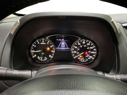 Used 2019 Nissan Pathfinder SV image 30