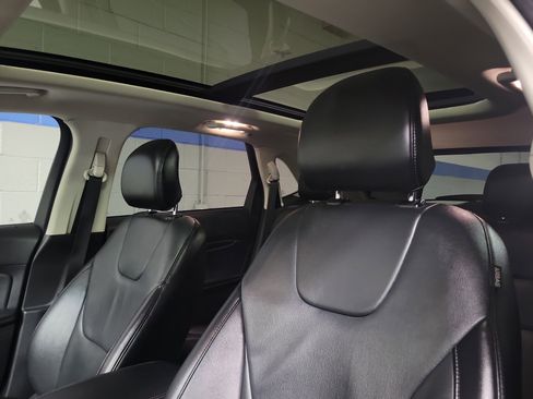 Used 2018 Ford Edge Titanium w/ Technology Package image 15