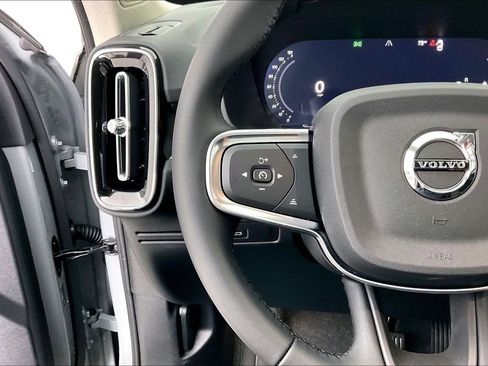 New 2026 Volvo XC40 B5 Core w/ Climate Package image 22