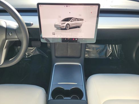 Used 2023 Tesla Model 3 Standard Range image 10