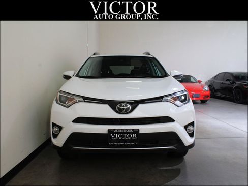 Used 2018 Toyota RAV4 XLE AWD/4WD image 2