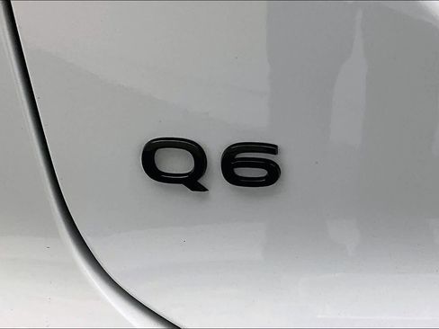 Used 2025 Audi Q6 e-tron Premium Plus w/ Premium Plus image 32